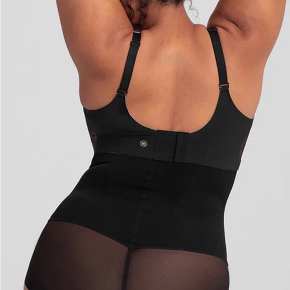 COPY -nude Shapewear Bodysuit with Sheer Panels and Structured Cups - Picture 2 of 16